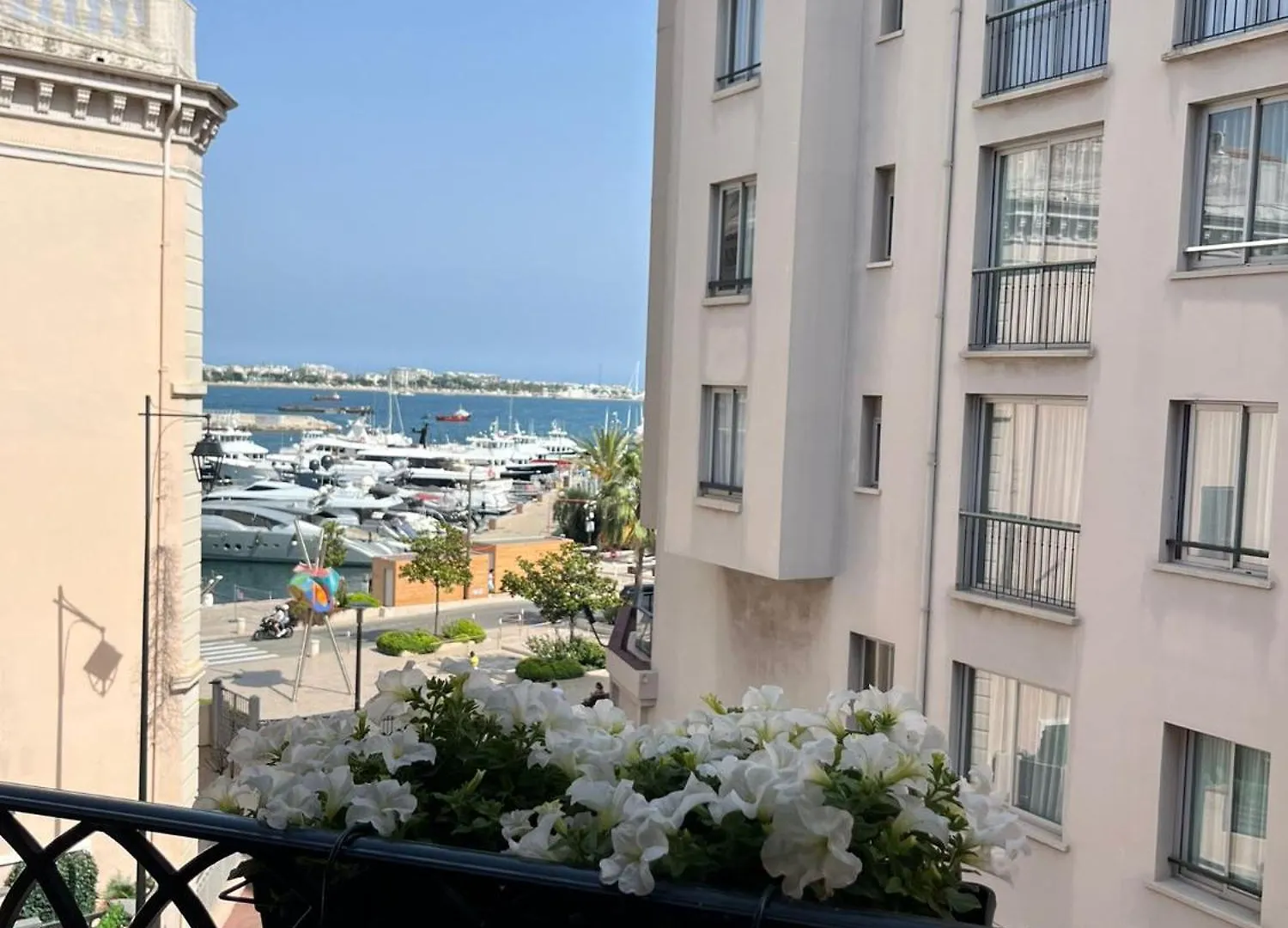 Apartments In The Old Town Cannes Francie